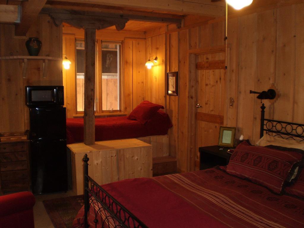Silver River Adobe Inn Bed And Breakfast Farmington Bagian luar foto