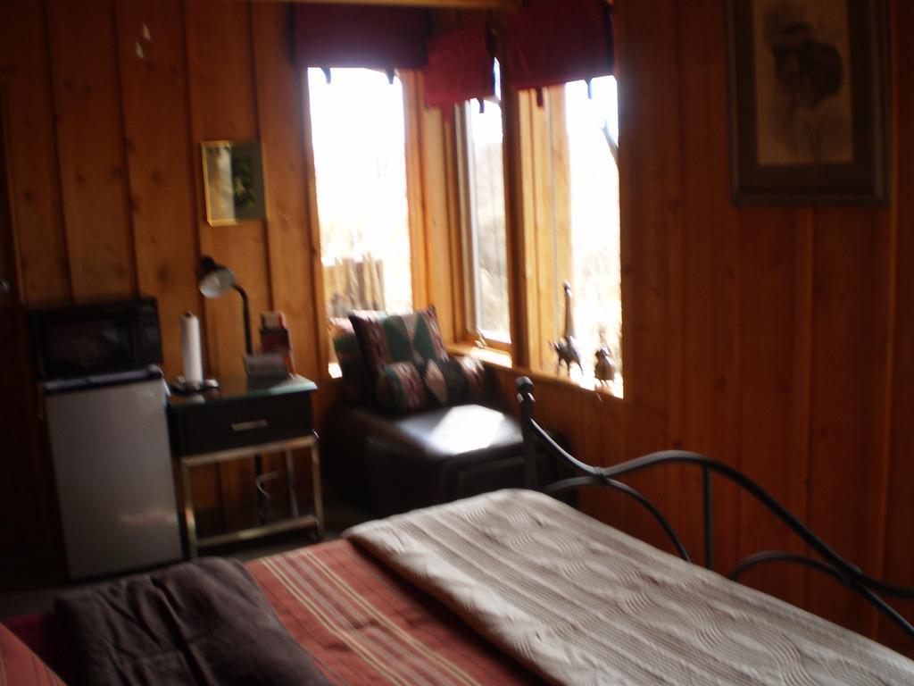 Silver River Adobe Inn Bed And Breakfast Farmington Bagian luar foto